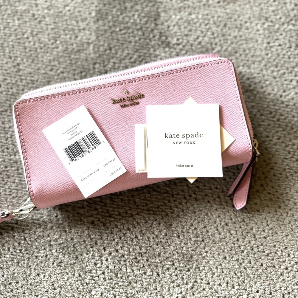 Kate spade large carry all wristlet. Brand new never used with tags.